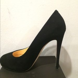 Barneys Round Toe Suede Pumps